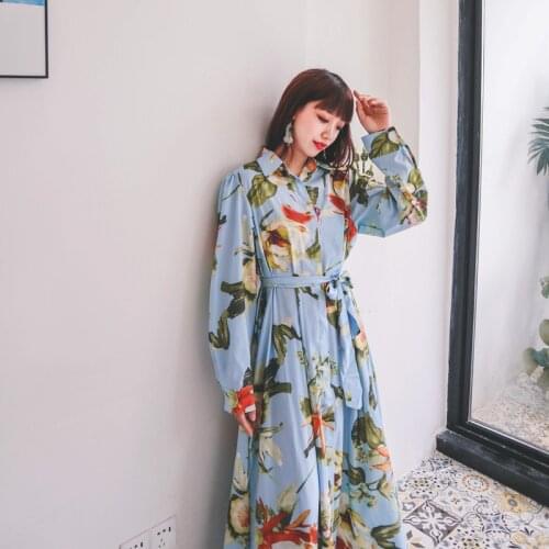 Video scene shooting small French custom holiday wind posed loose dress long sleeve printed shirt style restoring ancient ways