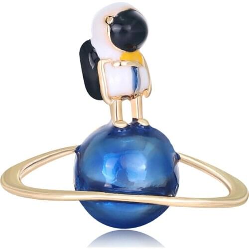 Electricity hot new cartoon astronauts to the moon brooch spot wholesale fashion in Europe and the personality
