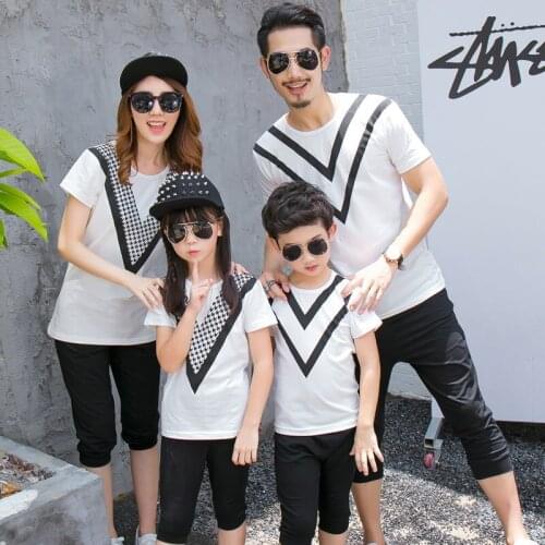 Parent-child outfit new summer three family of han edition short sleeve T-shirt V mother-daughter mother-child suit family pack