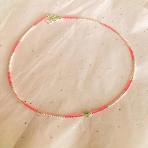 Pink Rice Beads With Golden Heart-Shaped Pendants Ladies Fashion Short Necklace Delicate Neck Accessories Handmade Jewelry