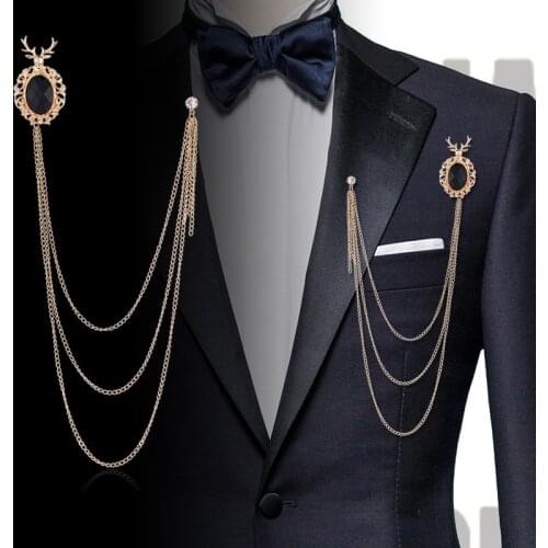 Korean Deer Head Animal Brooches for Women Crystal Tassel Chain Lapel Pins British Style Mens Suit Shirt Badge Jewelry Gifts