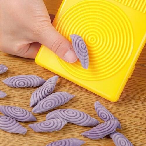 3pcs/set Plastic Board Spaghetti Macaroni Pasta Noodle Maker Rolling Pin Baby Food Supplement Molds DIY Manual Kitchen Tool