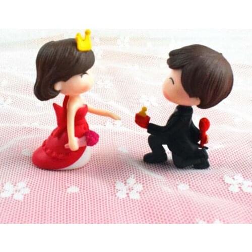 Mini Bride and groom Kiss Lover Dolls Figure Toy Micro Fairy Garden Gnome Miniature Toys for Children Ornaments DIY Access