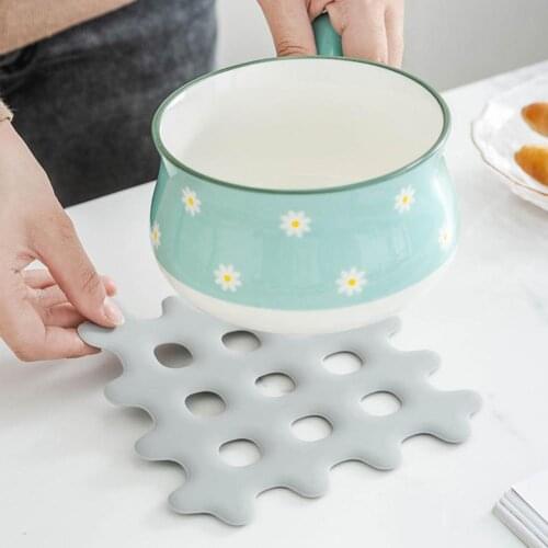 Geometric Cup Coaster Hollow Silicone Heat-insulated Mat Table Decor Heat-insulated Novelty Drinking Geometric Cups Coaster