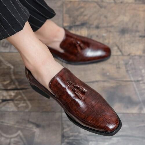 Mens Dress Shoes Business High-end Solid Color PU Crocodile Pattern Retro Tassel Pointed Toe Comfortable Loafers