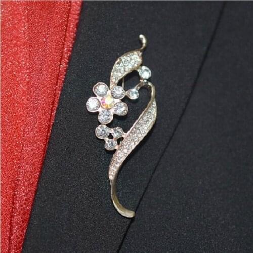 New chic Leaf brooch corsage Super retention brooch Hot sales jewelry Lady flower shawl deduction Wedding party accessories