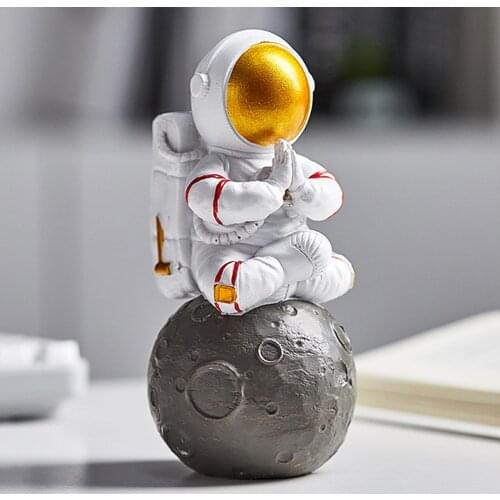 New Nordic Resin Creative Astronaut Sculpture Figurine Store Craft Desk Home Decoration Accessories Modern Birthday Gift Cartoon
