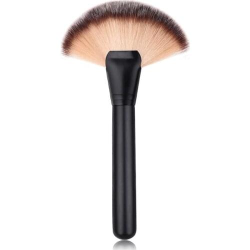 1Pc Fan-Shaped Powder Blush Rouge Brush Flat Sector Makeup Brush Facial Skin Beauty Essential Cosmetic Foundation Brush Tool