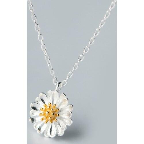 Korean Fashion and Art Style Daisy Flower Necklace Charm Womens Necklace Collarbone Chain Anniversary Jewelry Party Necklace