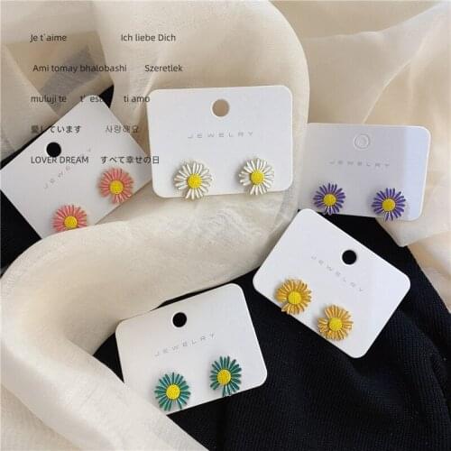 2020 New Fashion Daisy Flower Colorful Stud Earrings Cute Romantic Vintage Fairy Stud Earirngs for Women Girls Party