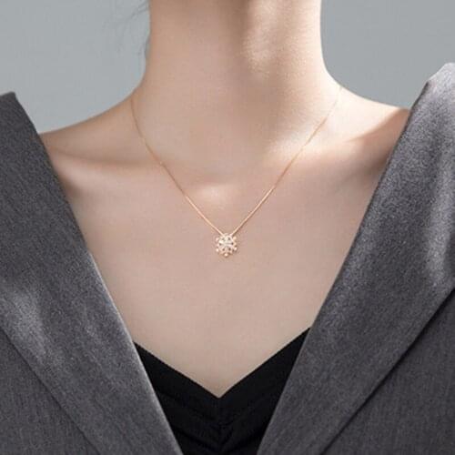 Women Girls Popular Snowflake Shining Crystal Necklace Rhinestone Snow Pendant Necklaces New Year Gift Jewelry
