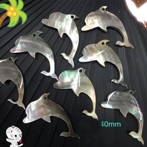 Shell ornaments earrings pendant carving handicraft Shell carving handicraft mascot dolphins 40mm 161027