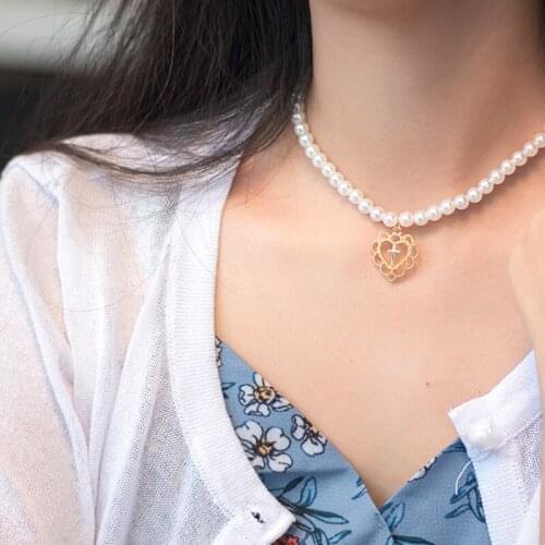 EN Retro Girl Hollow Love Cross Pendant Pearl Necklace Chocker Korean Fashion Clavicle Chain Necklace Jewelry for Women Beads