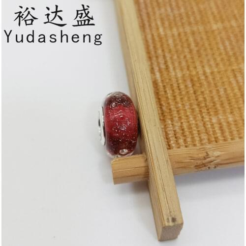 Brilliant pink ripples and colored glaze charms make all kinds of outfits more elegant, an ideal match for everyday styles