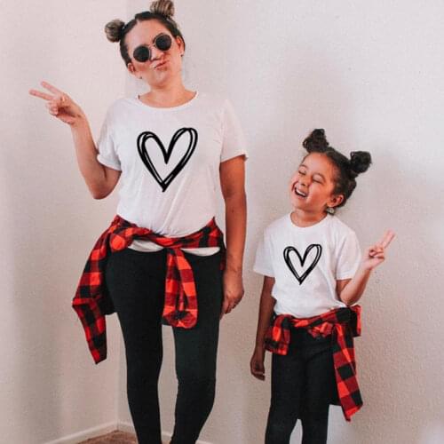 Super Cute Girls T-shirt Love Heart Top Clothes Mother Daughter Beach Wear White Family Tee Kids Clothes Summer 2021 Wholesale