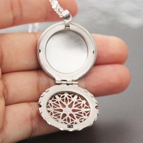1pc Cutout Designs Round Photo Frame Pendant Necklace Stainless Steel Charms Locket Necklaces Women Men Fashion Memorial Jewelry