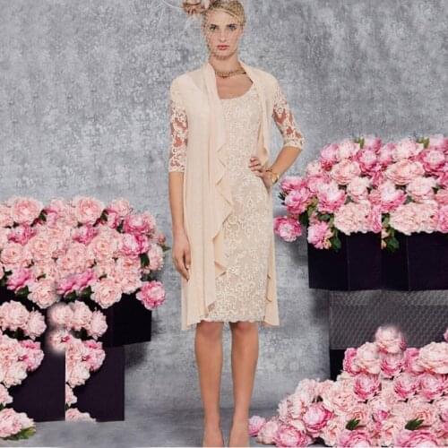 2021 Latest Charming Champagne Lace Knee Length Mother of the Bride Dresses Cap Sleeve Scoop Neck Wedding Guest Gowns With Coat