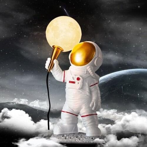 Modern Astronaut Table Lamp Resin Lamp Table Bedroom Lamp Creative Living Room Bar Loft Decor Space Man LED Desk Light Art Deco