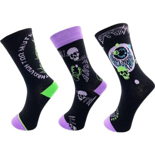 New trend skull head casual Street skateboard couple letter cotton medium tube socks for men and women