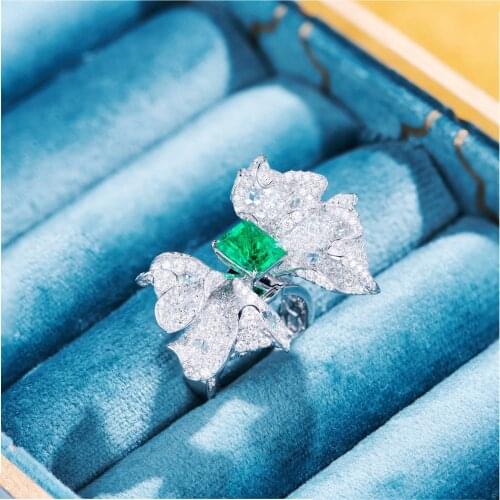 Exquisite Fashion Jewelry Solid 925 Silver Ring Romantic Flower Green CZ Ring Wedding Engagement Bridal Jewelry Ladies 2021