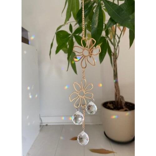 Suncatcher Daisy Crystal Prism,Floral Gift,Home Protection,New Home Gift,Occult Decor,Witchcraft,Good Luck,Banish Evil,Wiccan