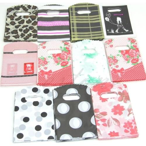 50pcs/set Wholesale Lot 15x9CM Pretty Random Color Plastic Gift Shopping Candy Bag