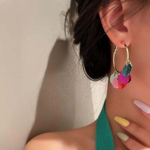 U-Magical Delicate Gold Metallic Circle Hoop Earring for Women Textured Multicolor Shell Tassel Earring Jewellery Accessories