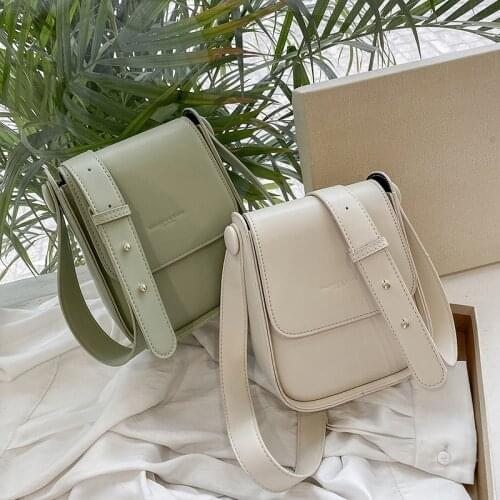 Bags Womens Summer Underarm Bag 2021 New Fashion Rivet Wide Shoulder Strap Flip Female Bag Shoulder Messenger Mobile Phone Bag