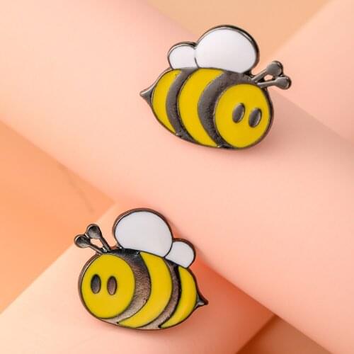 ShamiR 2 PCS Cute Little Bee Brooch Female Soft Temperament Of Creative Joker Sen Is A Corsage Pin Decoration