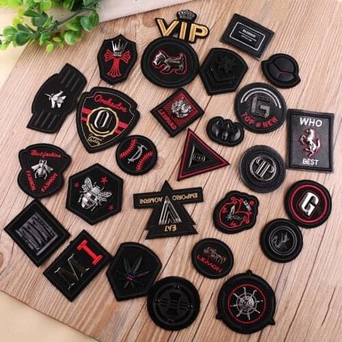 DIY Black White Iron on Leather 3D Skull Badge for Clothes Bags Jeans Embroidery Custom Sticker for Clothing Garment Patches
