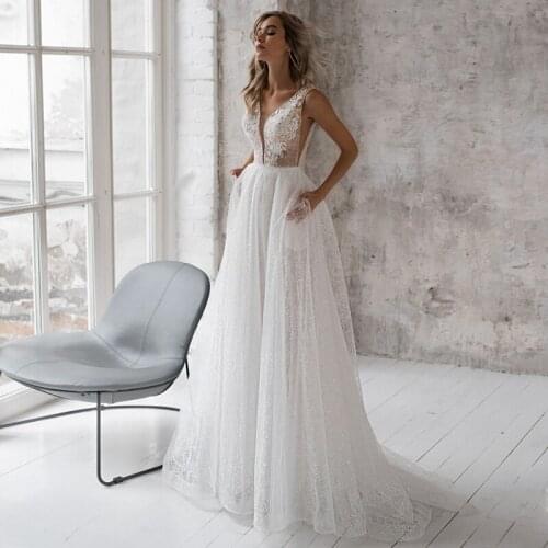 Charming A-Line V-Neck Wedding Dresses 2021 Sleeveless Lace Appliques Floor Length Beach Bridal Gown For Women Blackless Zipper