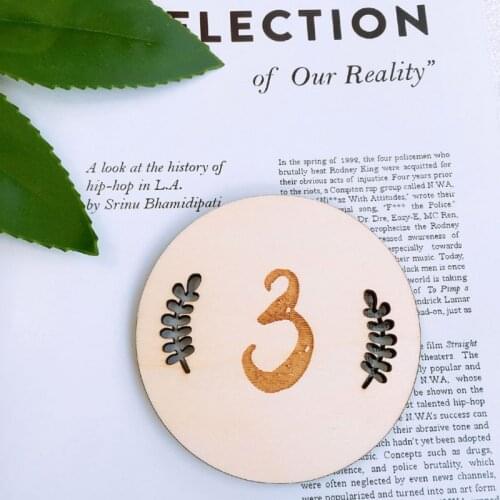 K1KC 12 Pcs/set Baby Milestone Card Vintage Leaf Numbers Engraved Wood Infants Bathing Gift Newborn Photography Props Set