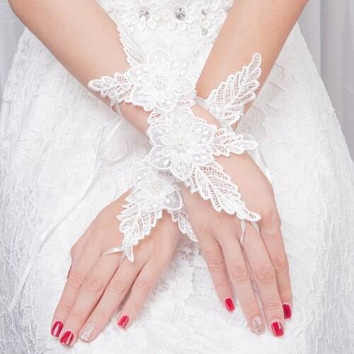 Cheap Medium Length White Lace Gloves Fingerless Bridal Gloves Women Party Gloves Wedding Accessories with Pearls