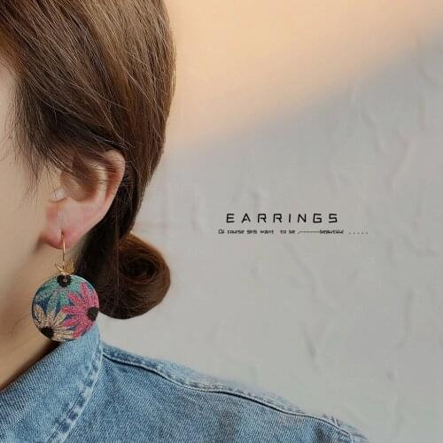 QiLuxy Exaggerated Vintage Roung Flower Butterfly Personality Dangle Earrings for Wimen Girl Fashion Simple Earrings Jewelry