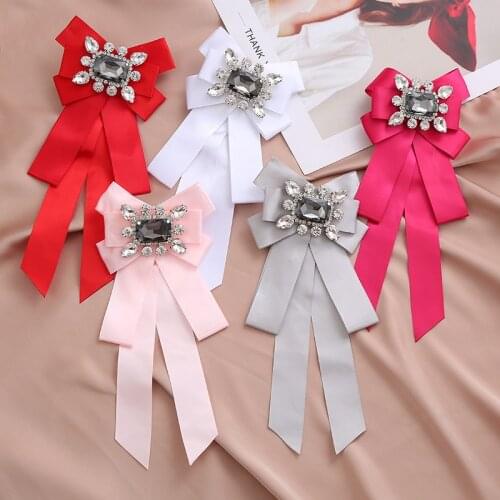 Korean Ribbon Bow Tie Brooch Fabric Rhinestone Flower Neck Tie Shirt Collar Pin Luxulry Wedding Brooches for Women Jewelry Gifts