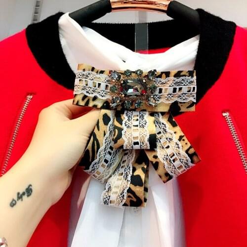 Fashion Lace Leopard Flower Collar Needle Shirt Bow Tie Crystal Brooch for Women Crystal Shirt Pin Retro Clothes Accessories