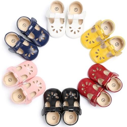 2019 New Hollow Out Female Baby Princess Leather Shoes Fashion Antiskid Princess Shoes Soft Bottom First Walkers Shoes