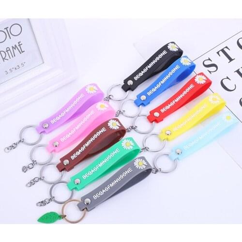Fashion Rubber Keychain Soft Silicone Bag Pendant Little Daisy Key Chains For Women Keychain Accessories Jewelry Gift