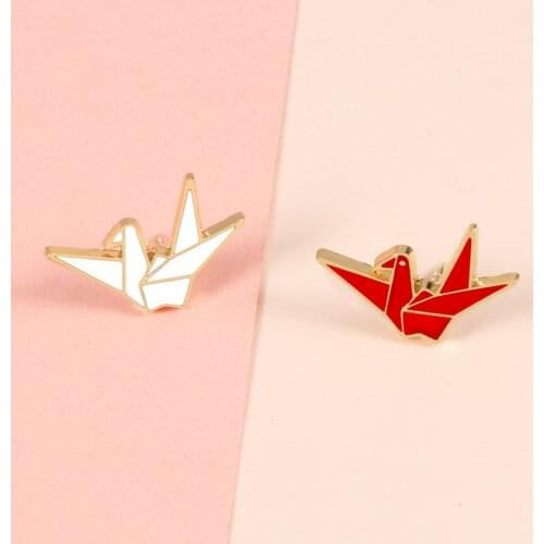 Paper Crane Enamel Brooch Women Girls Fashion White Red Origami Animal Bird Badge Pins Jewelry Party Kids Friends Couple Gifts