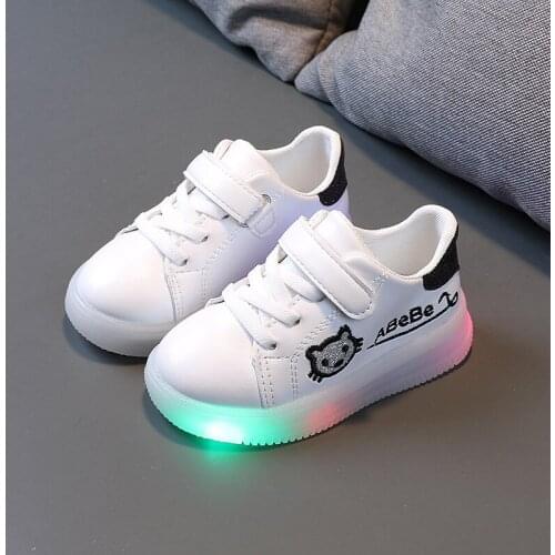 New Girls' Casual Shoes Soft Bottom Luminous Shoes Boys Sports Shoes LED Lights Childrens Shoes White Shoes