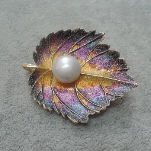 100% nature freshwater pearl brooch -very fashion Flower brooch high quality