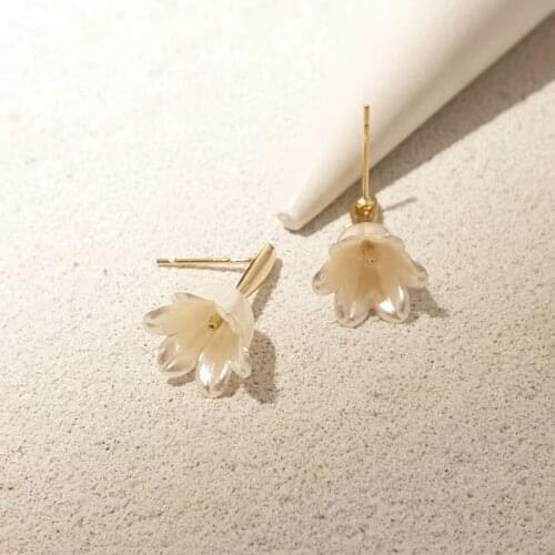 AOMU OL Style Simple Retro Magnolia Earrings Elegant Sweet White Shell Flower Earrings for Women Girl Party Jewelry