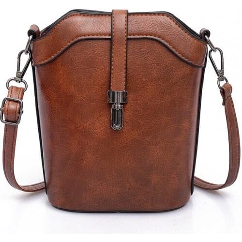 Fashionable Bullet Lock Bucket Lipstick Crossbody Bags Female Joker Shoulder Slung Handbags Luxury Designer Novelty Satchels