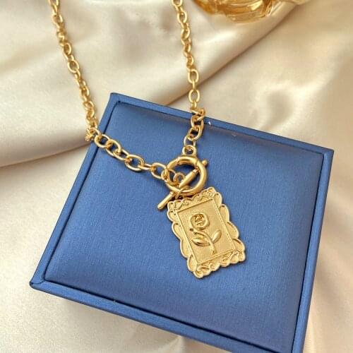 New Necklace Square Rose Pattern Pendant Necklaces for Women Gold Clavicle Chains Necklace Jewelry Wholesale Collares