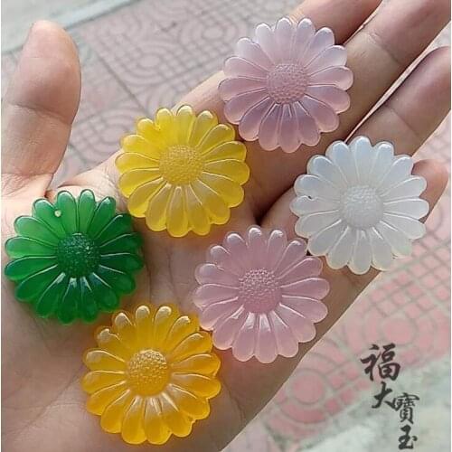 Free shipping Chalcedony Carved Sun Flower pendant Little Daisy DIY For Women Fashion Romantic Jadeites Jewelry