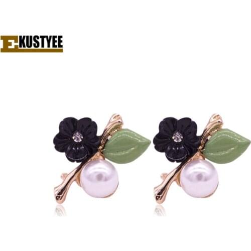 New Design Fashion Accessories Resin Flower Stud Earrings For Temperament Lady Hot Sale Best Gift Pearl Stud Earrings