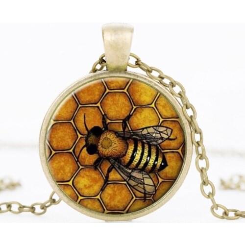 Creative bee pattern glass necklace convex round pendant fashion jewelry black chain eye-catching necklace ladies gift