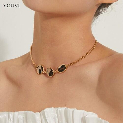YOUVI Round Metal Leopard Pedant Necklace for Women Simple Goth Chains Necklace Jewelry Aesthetic Choker Collier Femme Charm