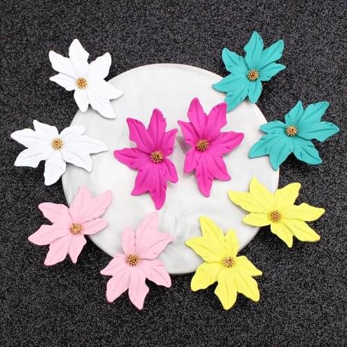 Elegant White Flower Leaf Earrings for Women Big Small Pearl Stud Earrings Statement Geometric Earings Fashion Jewelry 2019 Gold