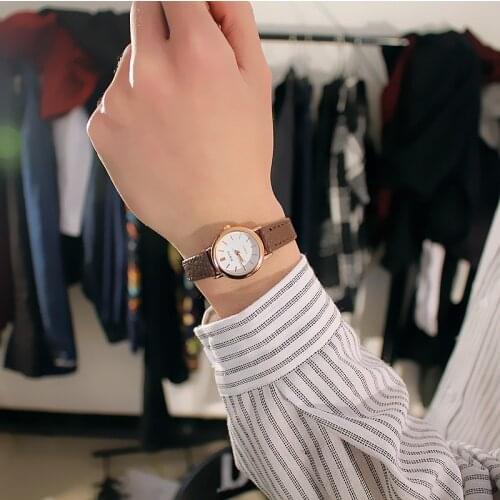 Korean fashion simple retro small round belt Woman watch students watches fresh temperament Womans Favorite WristWatch